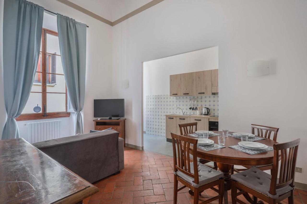 In Florence's Heart: Via Delle Seggiole Appartement
